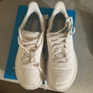Hoka one one clifton 8 womens 6.5B